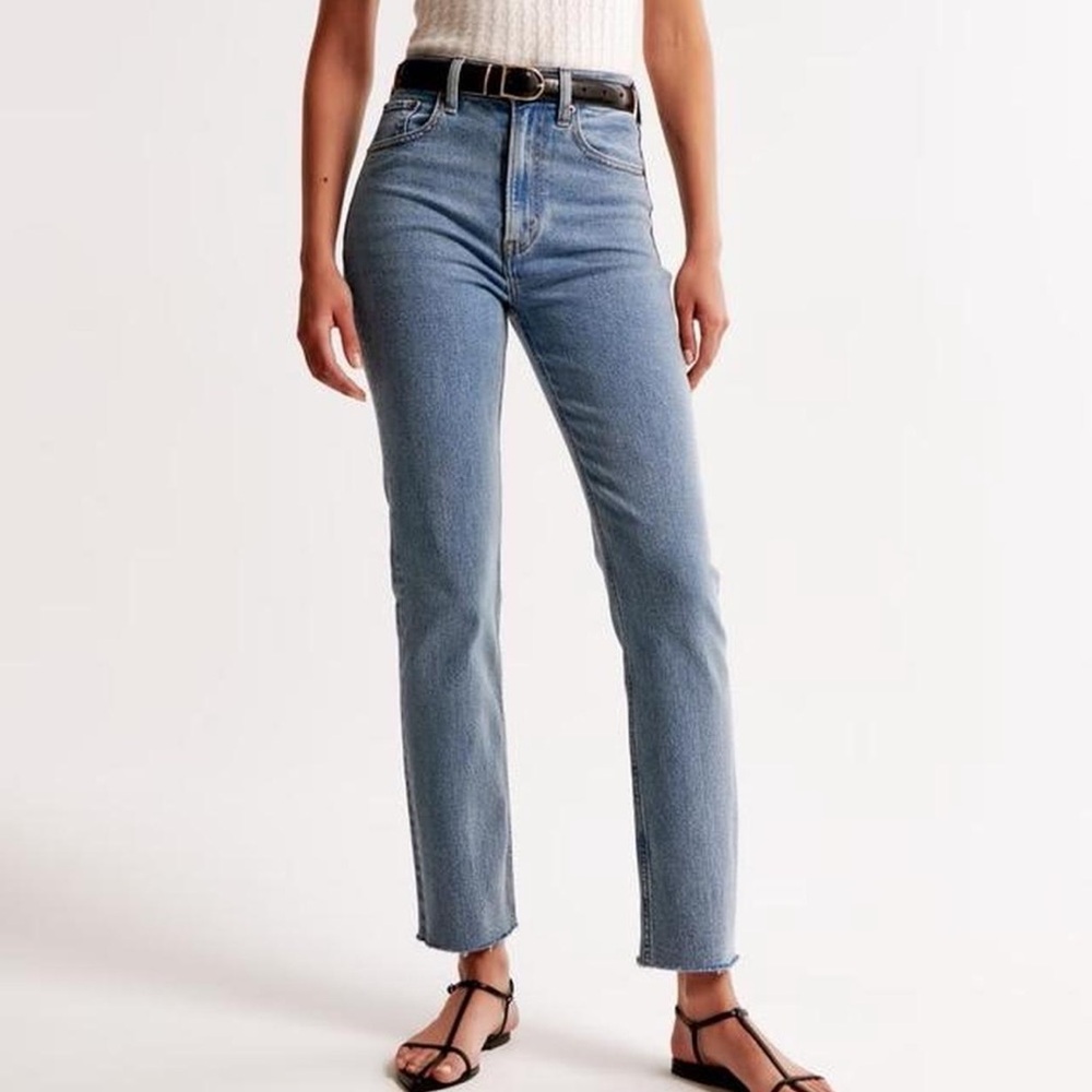 Abercrombie Ultra High Rise Ankle Straight Jean
